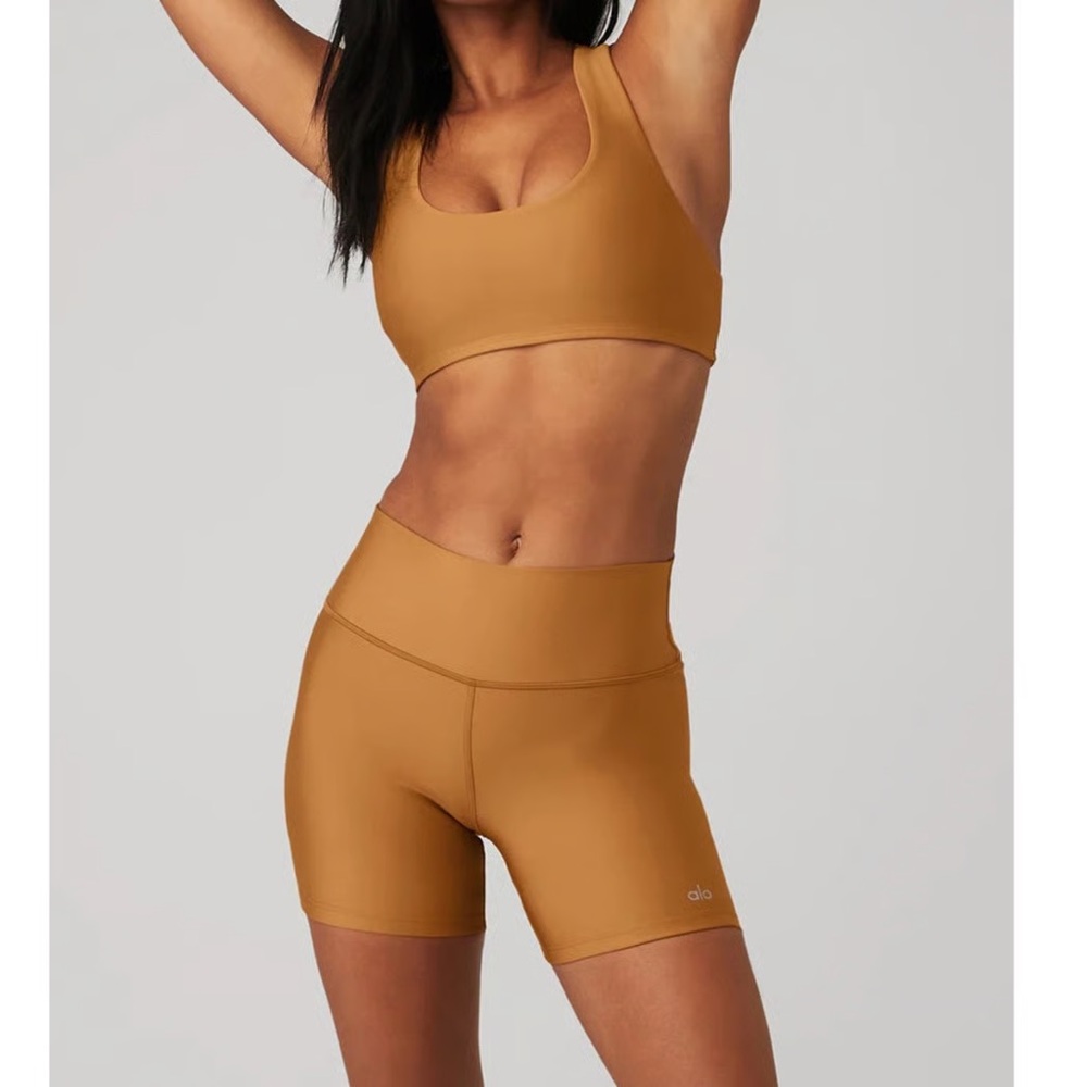 ALO Yoga Airlift Toffee Biker Shorts — Large